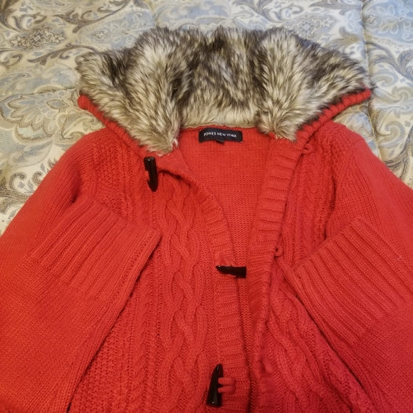 Sweater - Picture 1 of 2